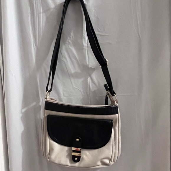 Apt 9 white/black purse - Picture 1 of 5
